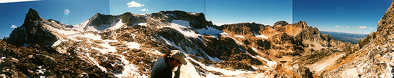 pan4.gif (117332 bytes)
